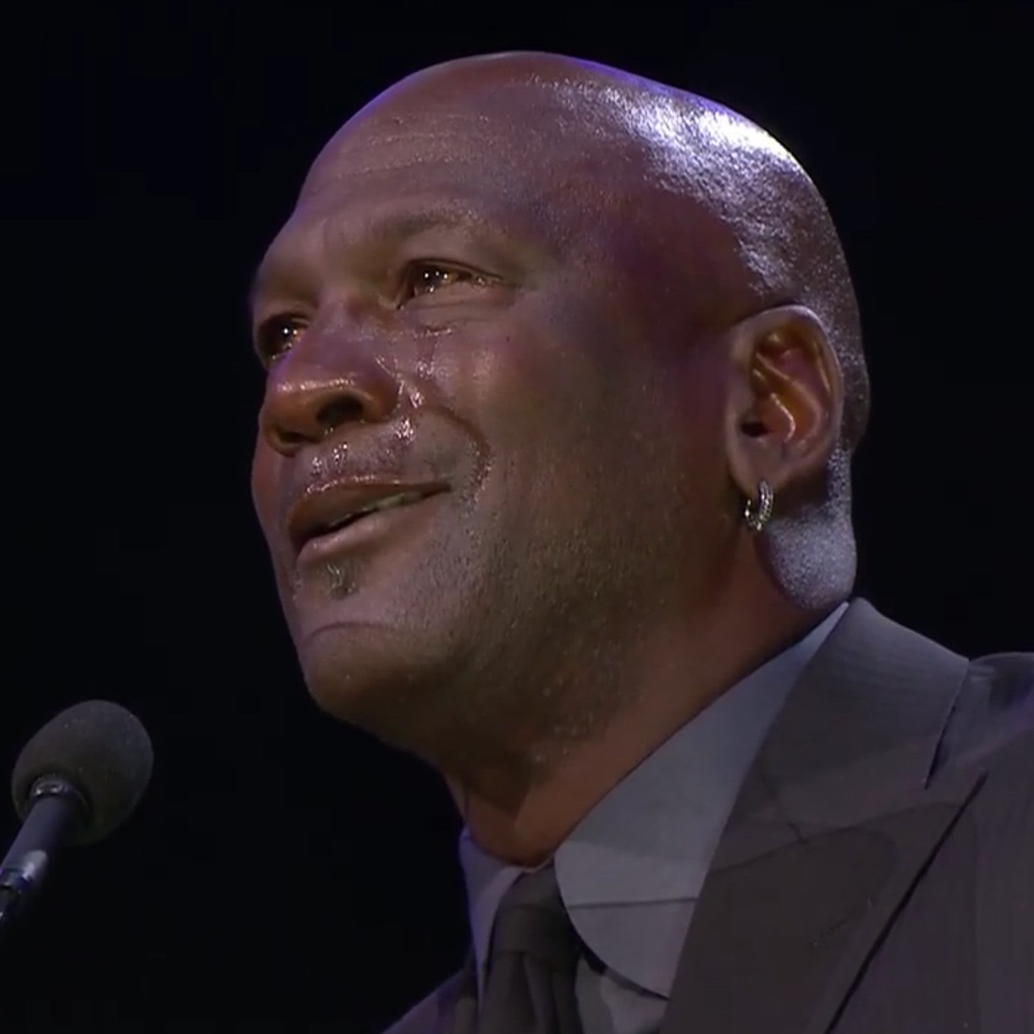 乔丹泪流满面追思完科比后,奥尼尔用三个段子将观众逗得哄堂大笑