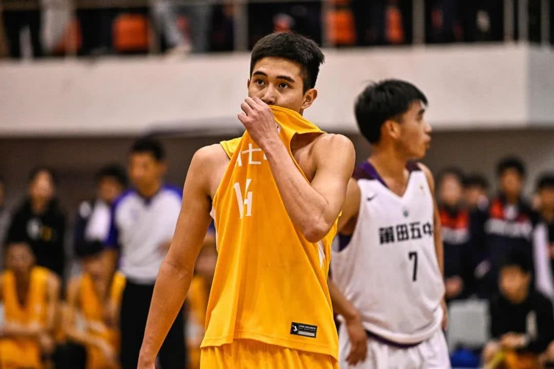 用冠军捍卫福建最强高中生荣耀泉州七中男篮