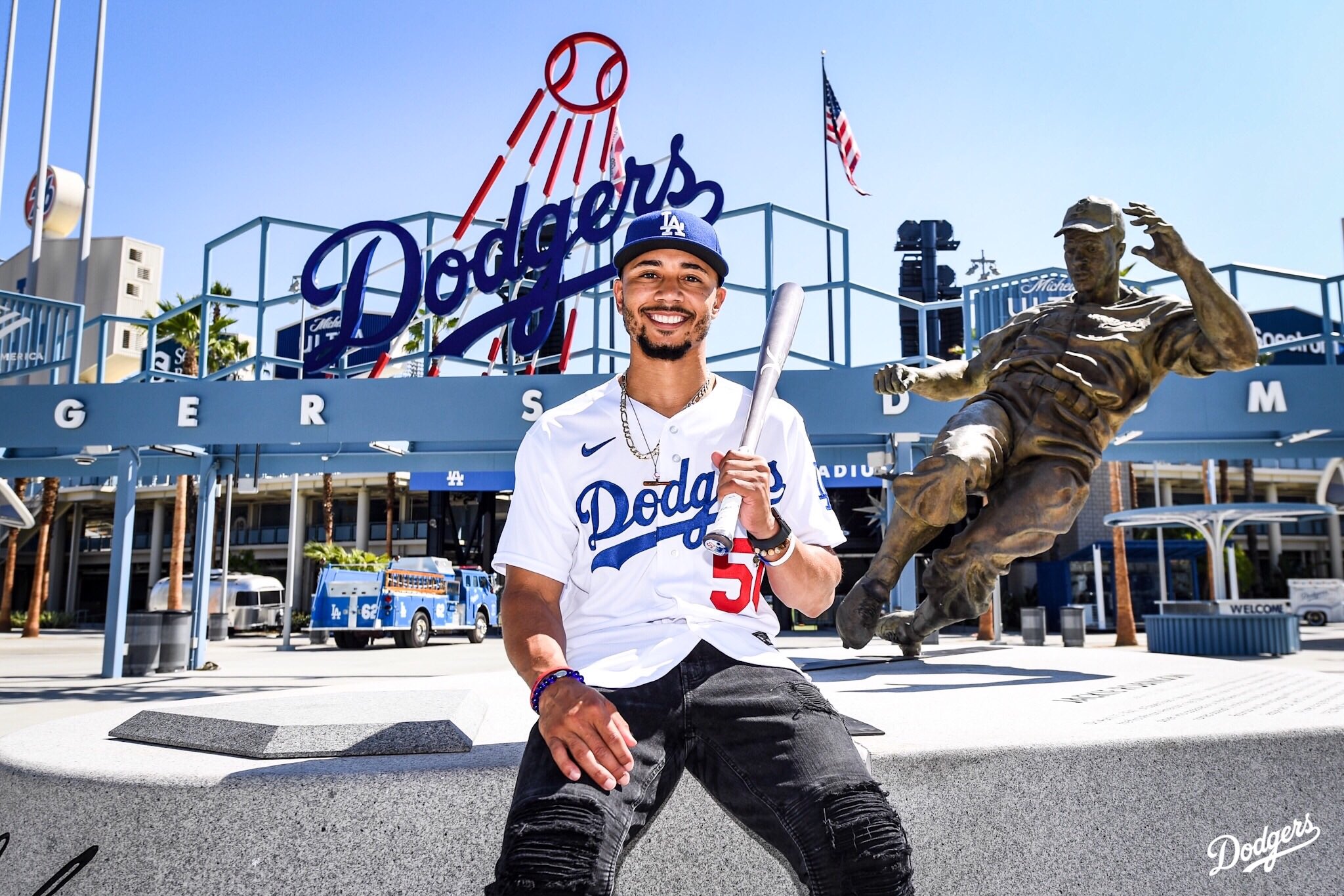 道奇12年约锁定贝茨未来 豪掷3.65亿创mlb续约合同纪录 企鹅体育新闻