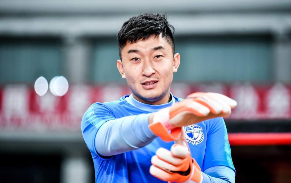 而对于大连人来说,球队门将张翀已经经历了多轮起起伏伏.