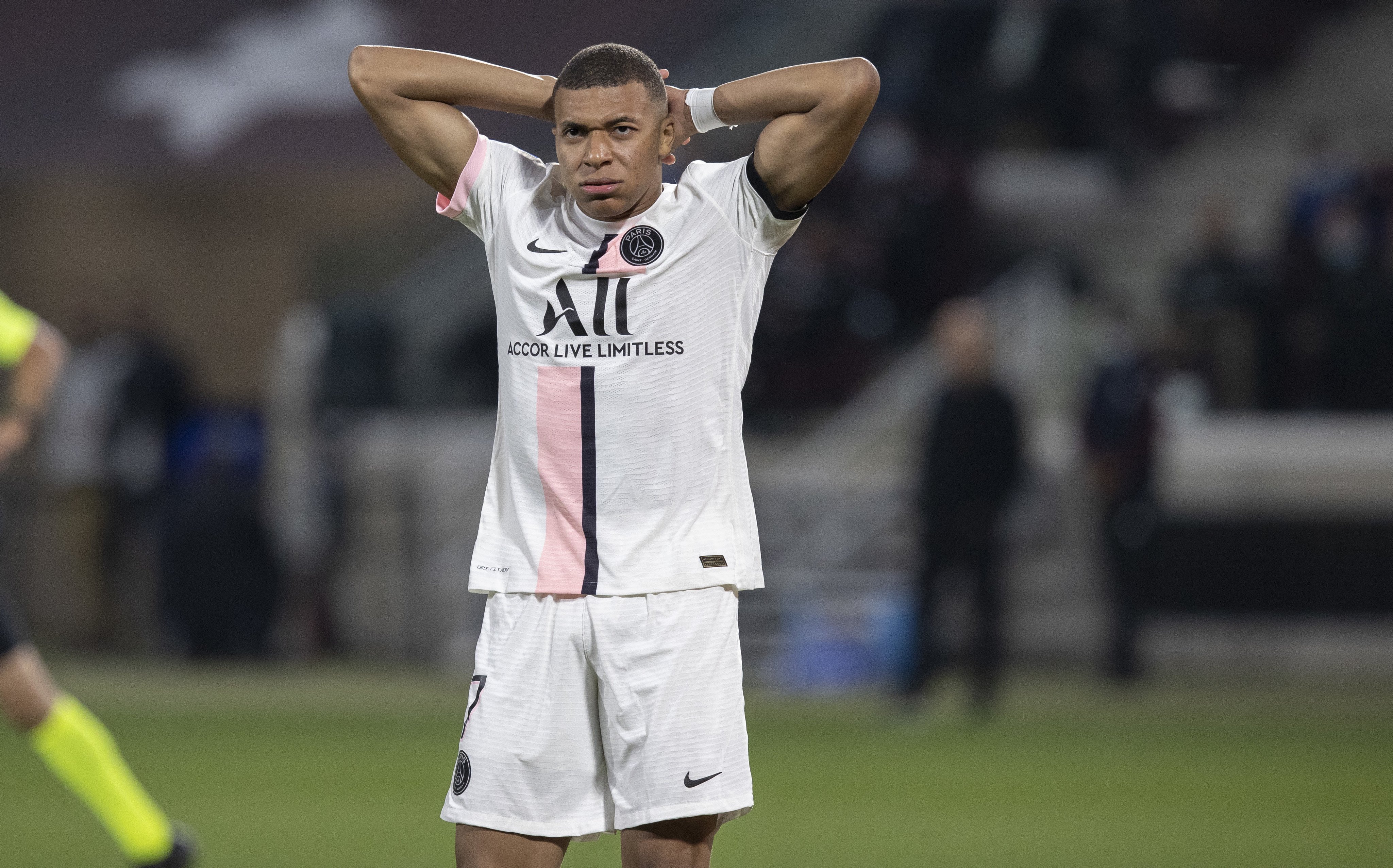 突发!姆巴佩或百万周薪与大巴黎完成续约,皇马重金加码哈兰德