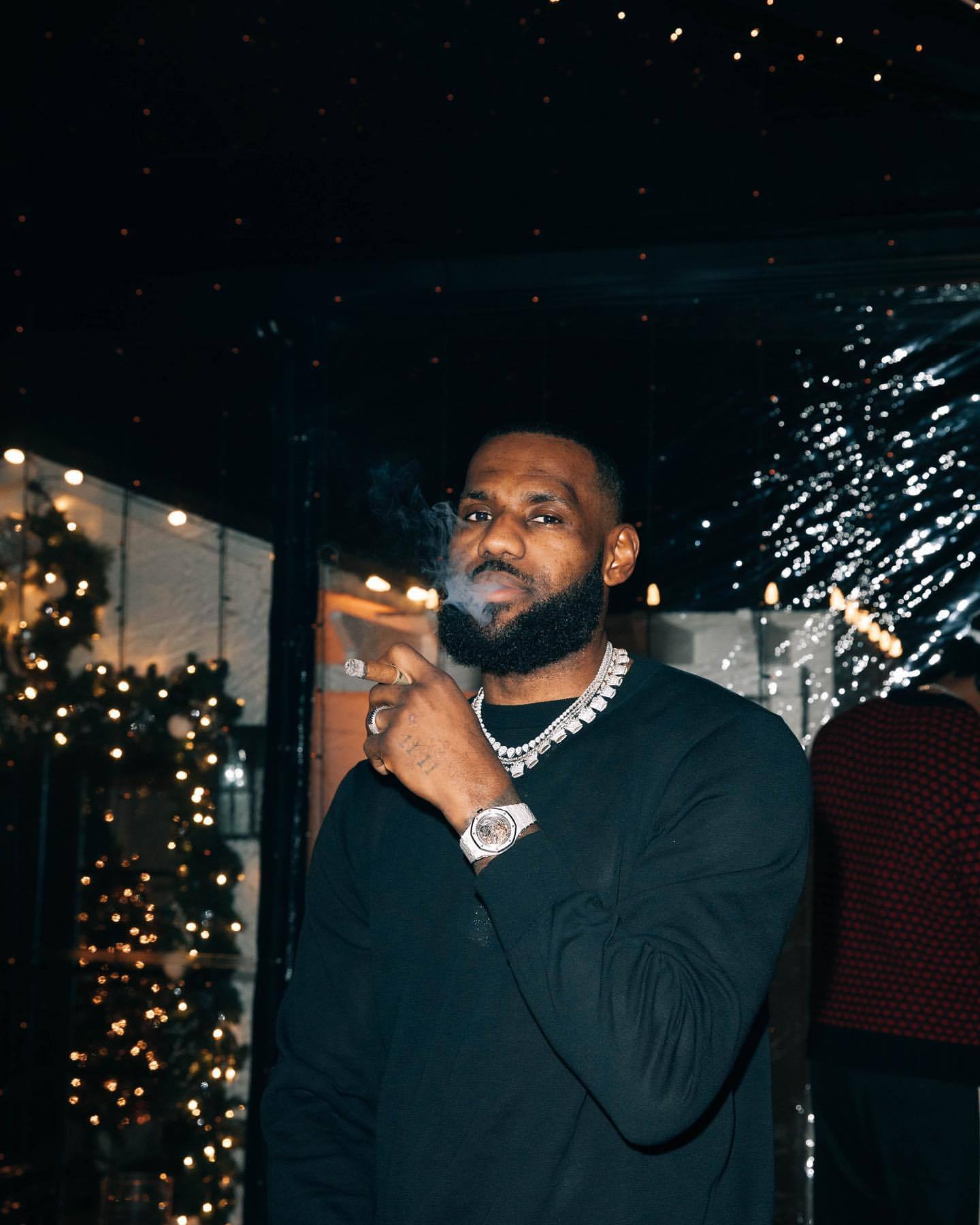 不过,生活还是要继续,迎来37岁的生日,詹姆斯度过了非常充实的一天.