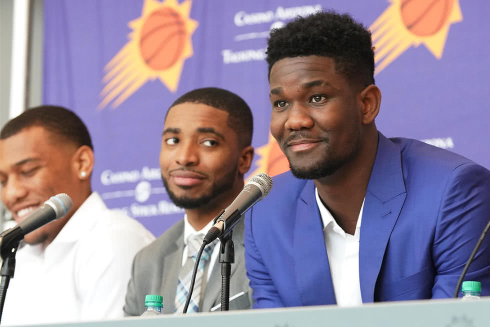 太阳召开新秀发布会 艾顿接受采访展示新球衣 企鹅体育新闻