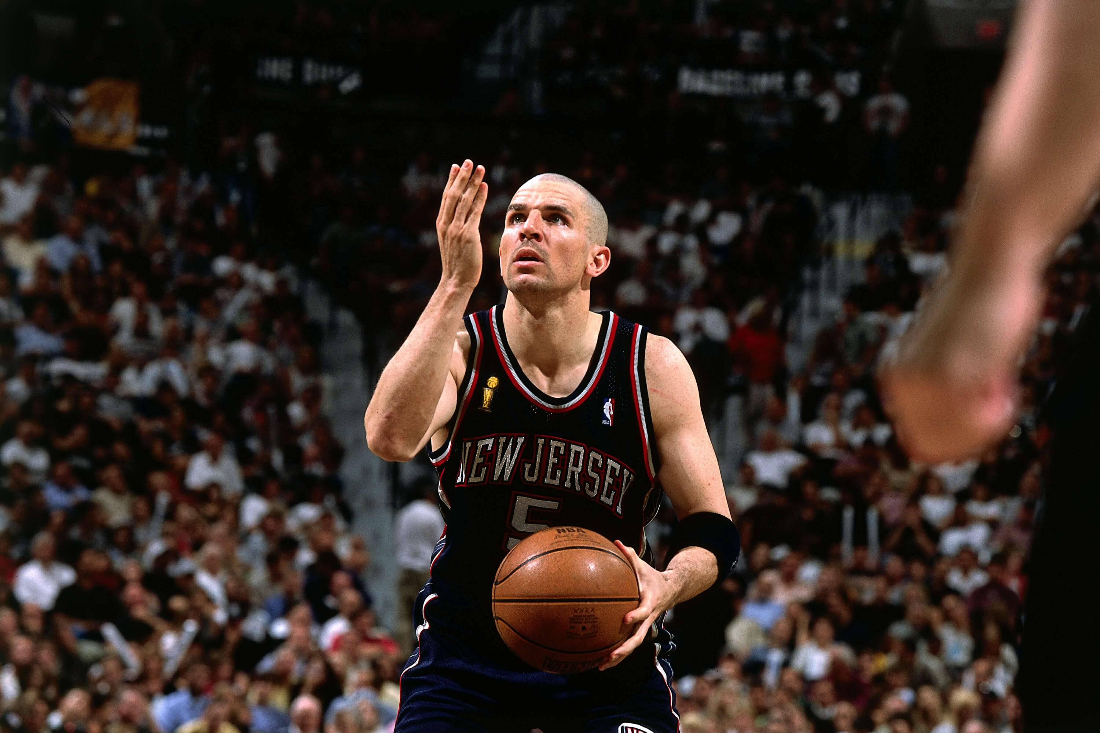 纳什和基德的罚球仪式感,出现在罚球之前,而德罗赞的出现在罚球之后.