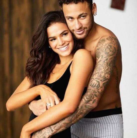 内马尔布鲁娜又双叒叕分手了,但这不能成为你不相信爱情的理由