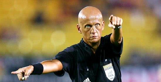 世界第一裁判科里纳钟爱的却是篮球如今手握裁判最高权力