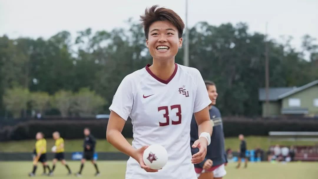 赵瑜洁从女足国青10号到全美最佳新秀