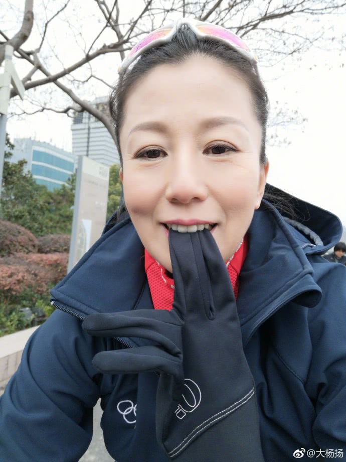 2015年11月20日,已经40岁的杨扬又生下一个女儿,现在已经3岁.