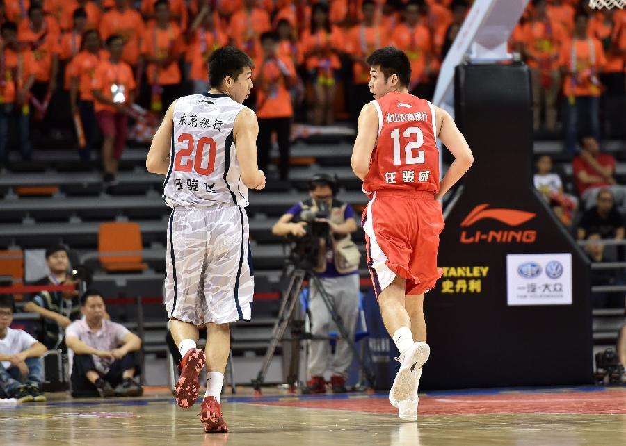 cba里唯一的双胞胎兄弟,两人发展差距太大,一人已是明星球员