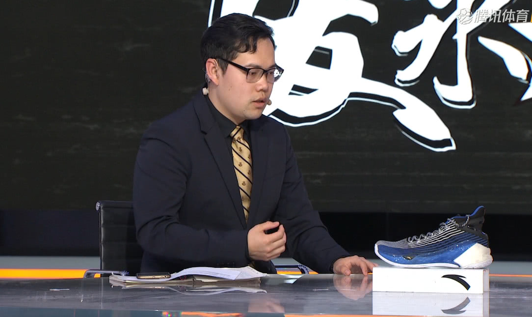 腾讯nba最年轻的解说员每天都有美女主播相伴太让人羡慕了