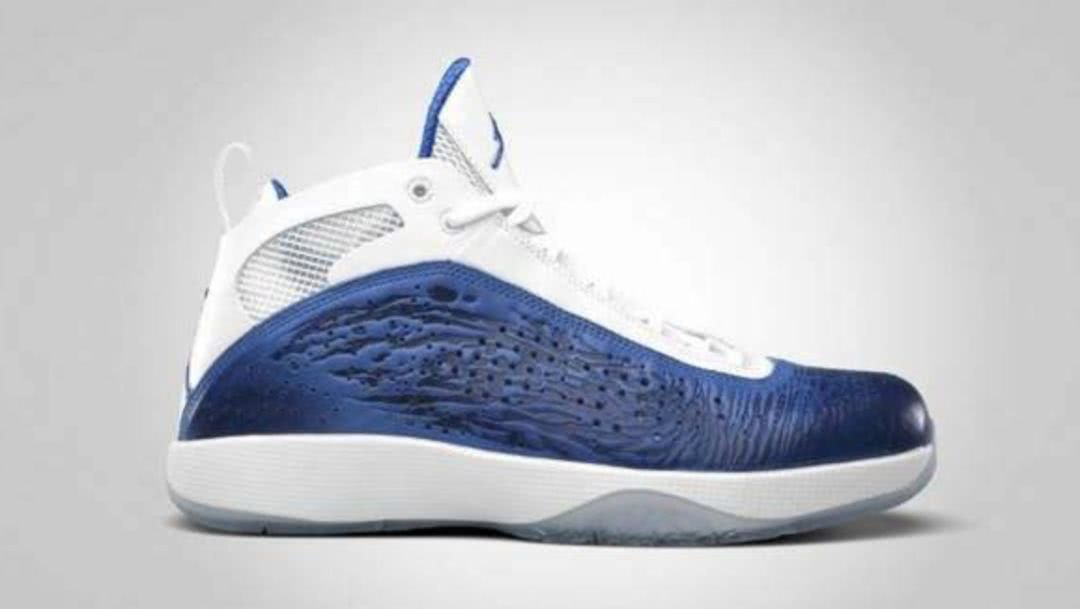 tinker hatfied经典事迹:可替换的中底(速度型的红色,力量型的蓝色)aj