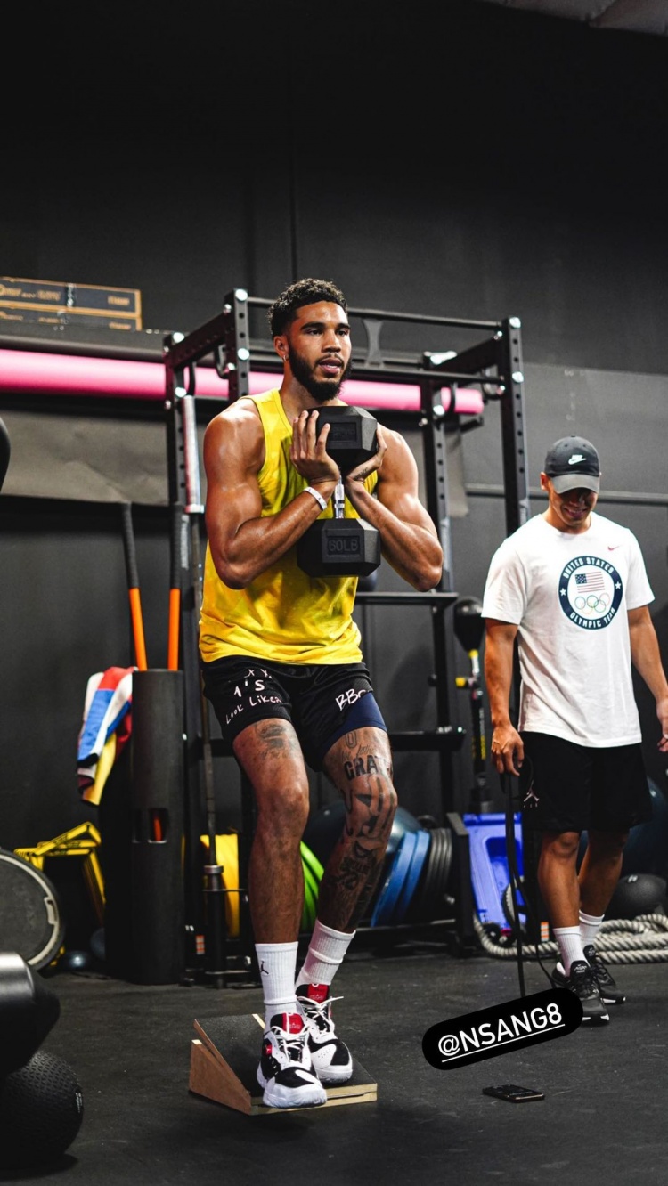 教练上线!塔图姆更新社媒晒魔鬼筋肉健身照