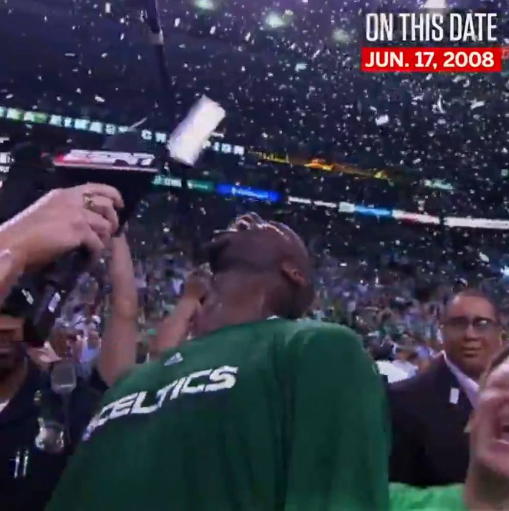 总冠军奖杯,同时这也是首年加盟的加内特所取得的生涯唯一一个冠军