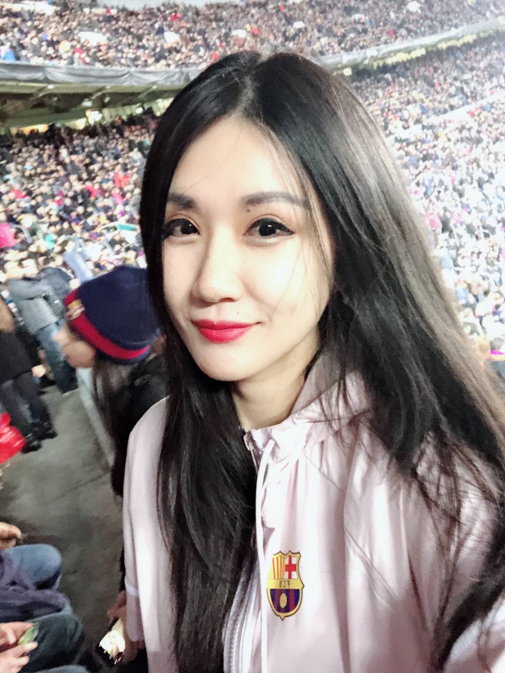 好啦从老远的工作中扯回到伊琳本人,对了她此前还是省电台专业主持人