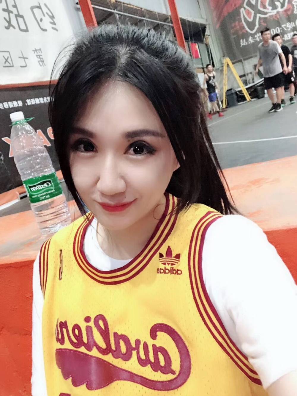 宿命带吧友深入了解直播吧主播们之美女主播伊琳