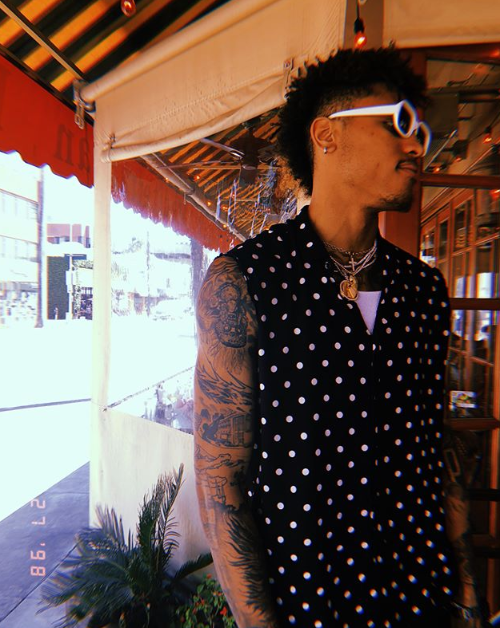 乌布雷发图展示个人装扮 企鹅体育新闻