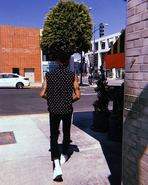 乌布雷发图展示个人装扮 企鹅体育新闻