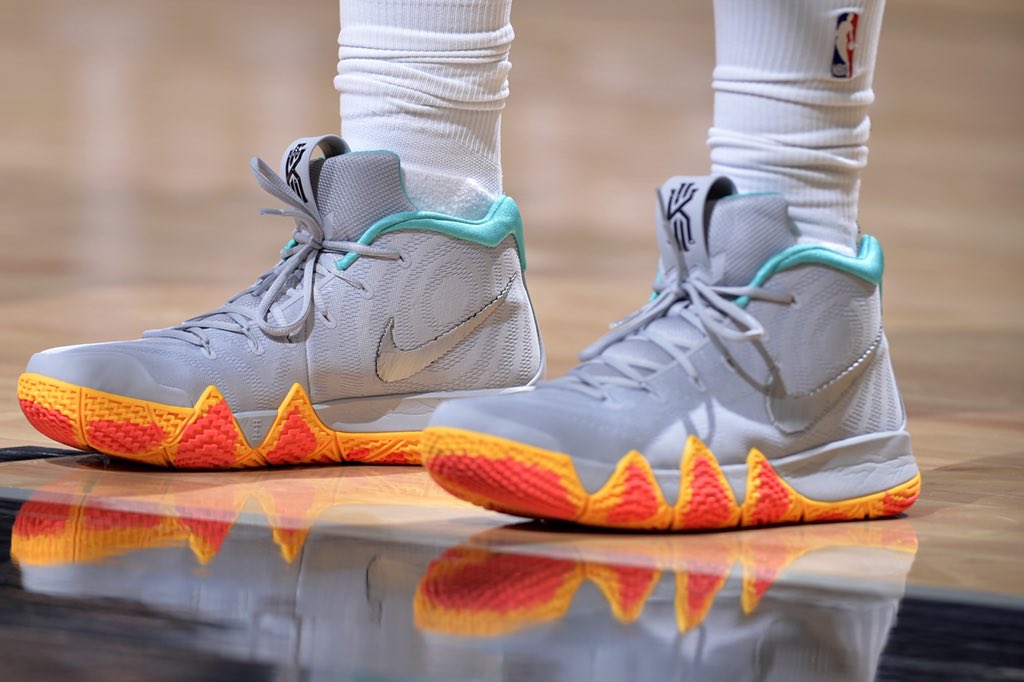 今日上脚球鞋一览:哈登3定制版配色抢眼 企鹅体育新闻