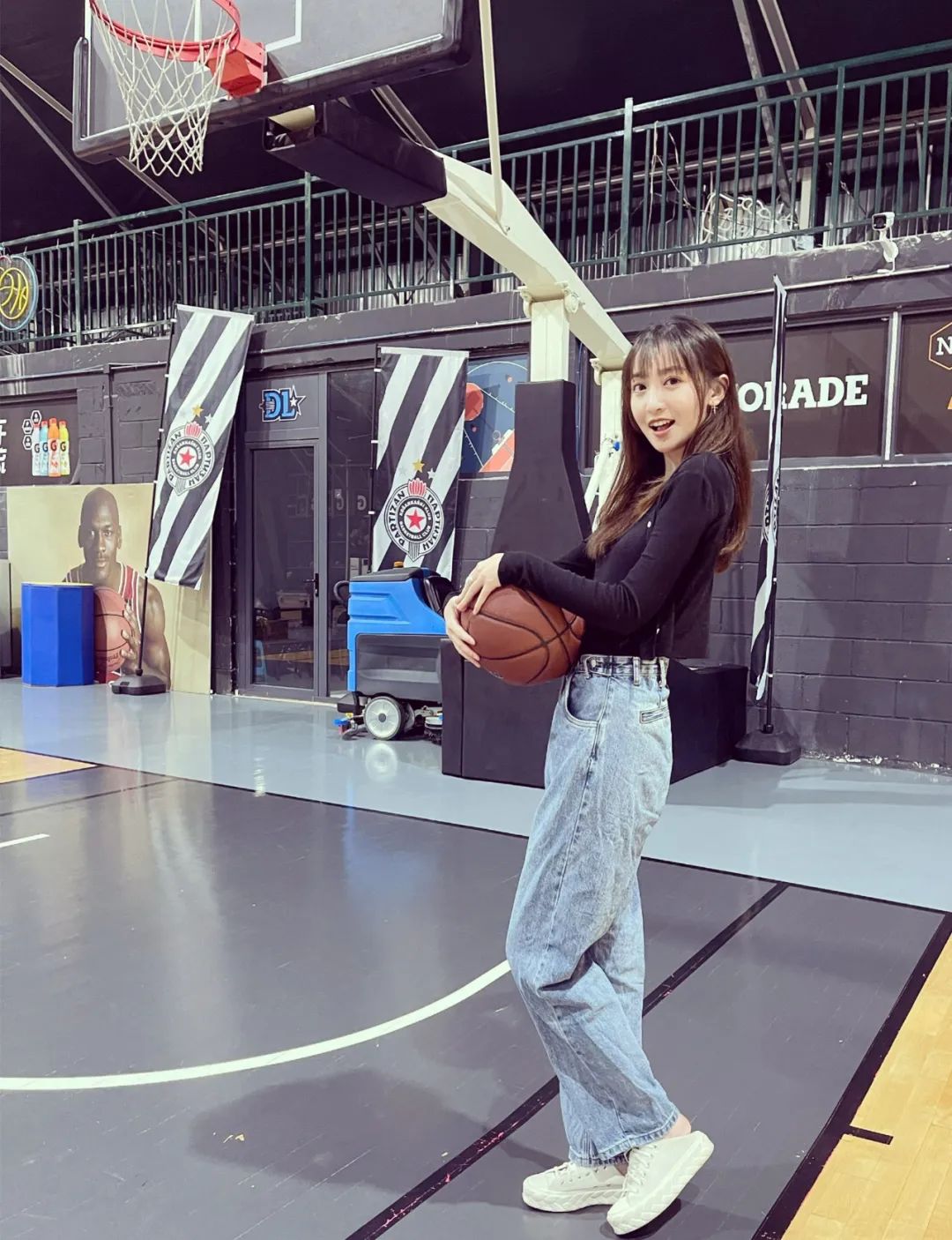 nba女主播佳依!她把天赋带到了咪咕