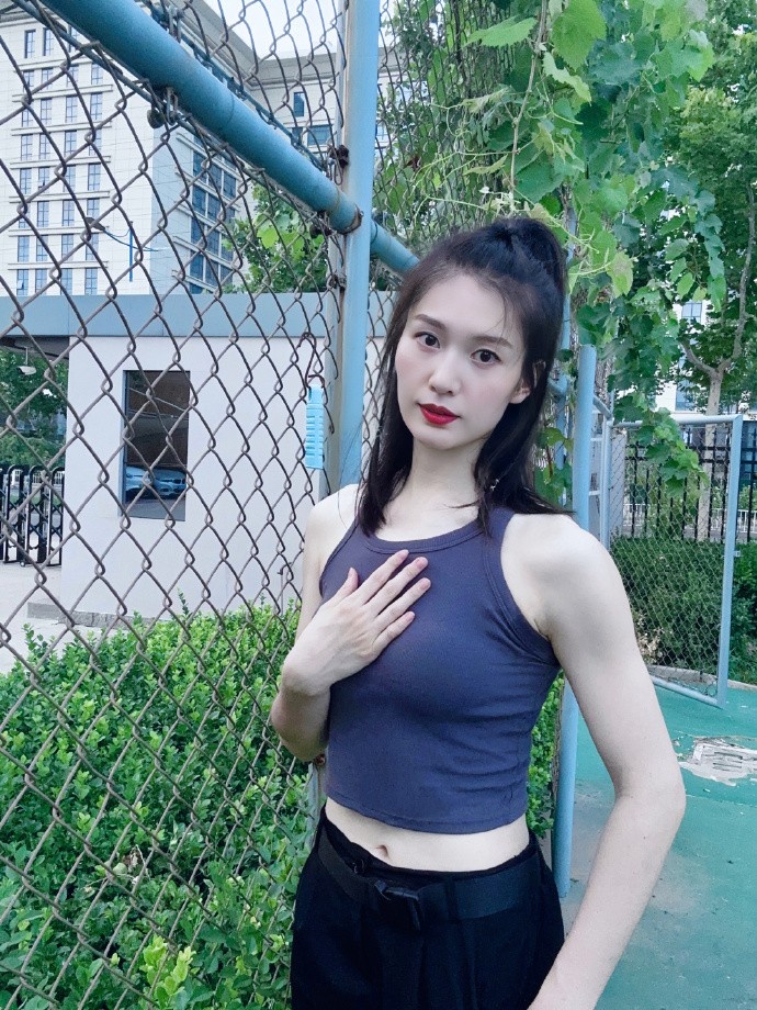河北女篮球员郭子瑄发博晒个人照