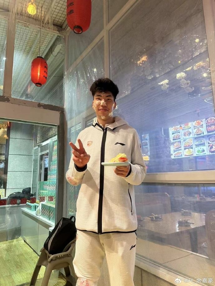 21岁生日夜砍24分17板!余嘉豪:前路有光 初心莫忘