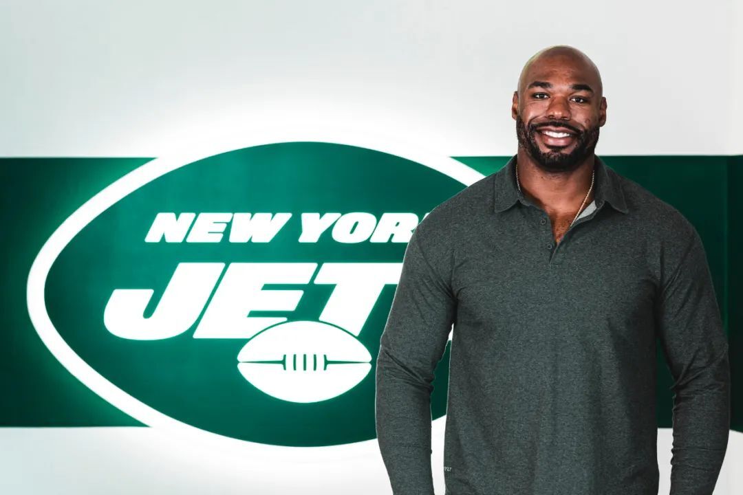 摩西;签下四分卫泰罗德-泰勒,外接手麦克-威廉姆斯,护锋约翰-辛普森