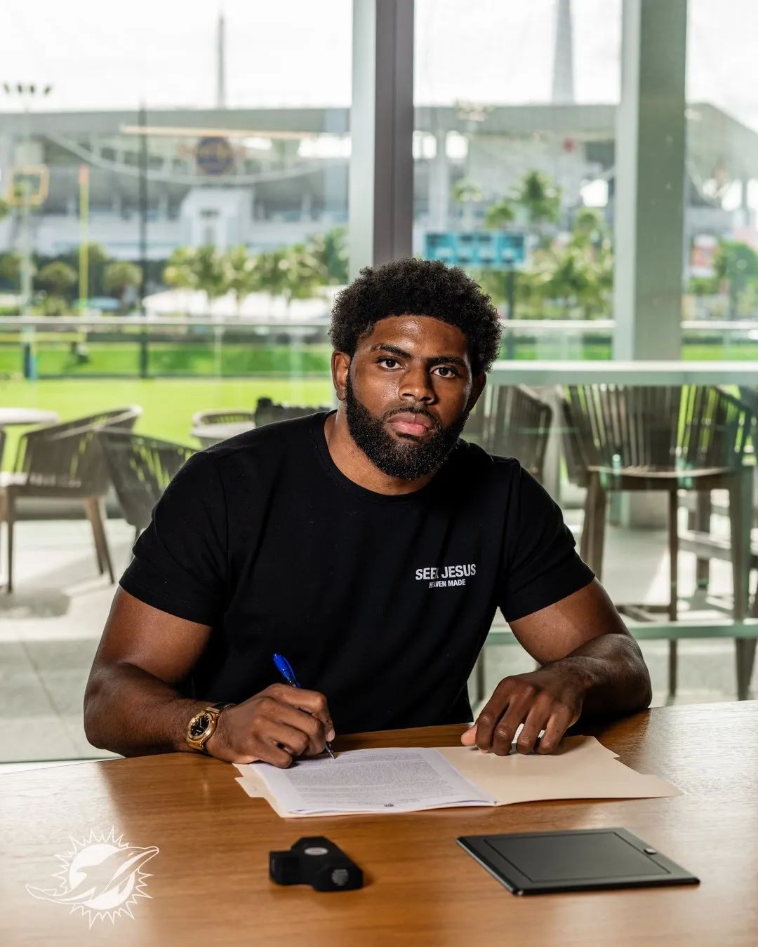 角卫富勒取代霍华德,冲传手巴雷特顶替奥格巴,线卫布鲁克斯顶替贝克