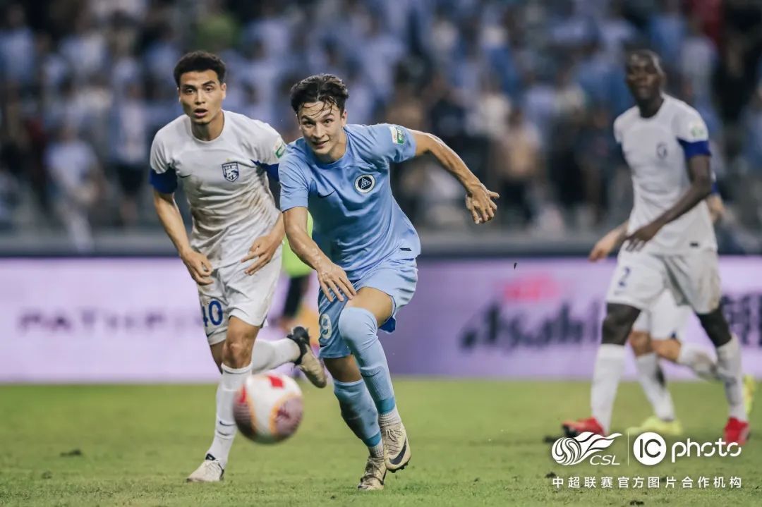 深圳新鹏城首发:7-蒂亚戈,9-阿尔门特罗斯,11-埃杜·加西亚,13-彭鹏