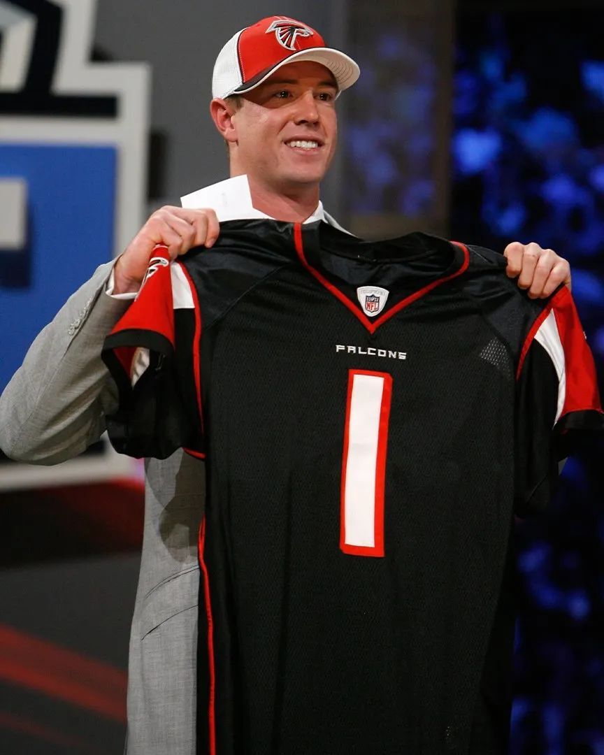 冲淡,猎鹰在一度取得28-3领先的情况下,被布雷迪率领的爱国者加时绝杀