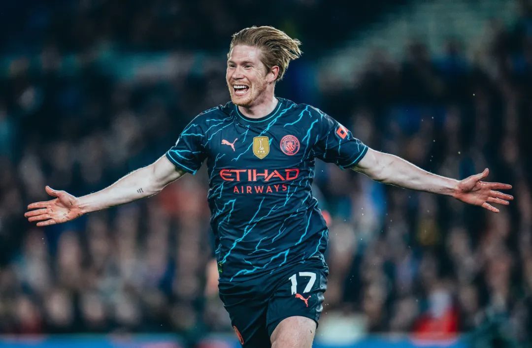 德布劳内英超首粒头球,福登双响,曼城4-0大胜布莱顿!