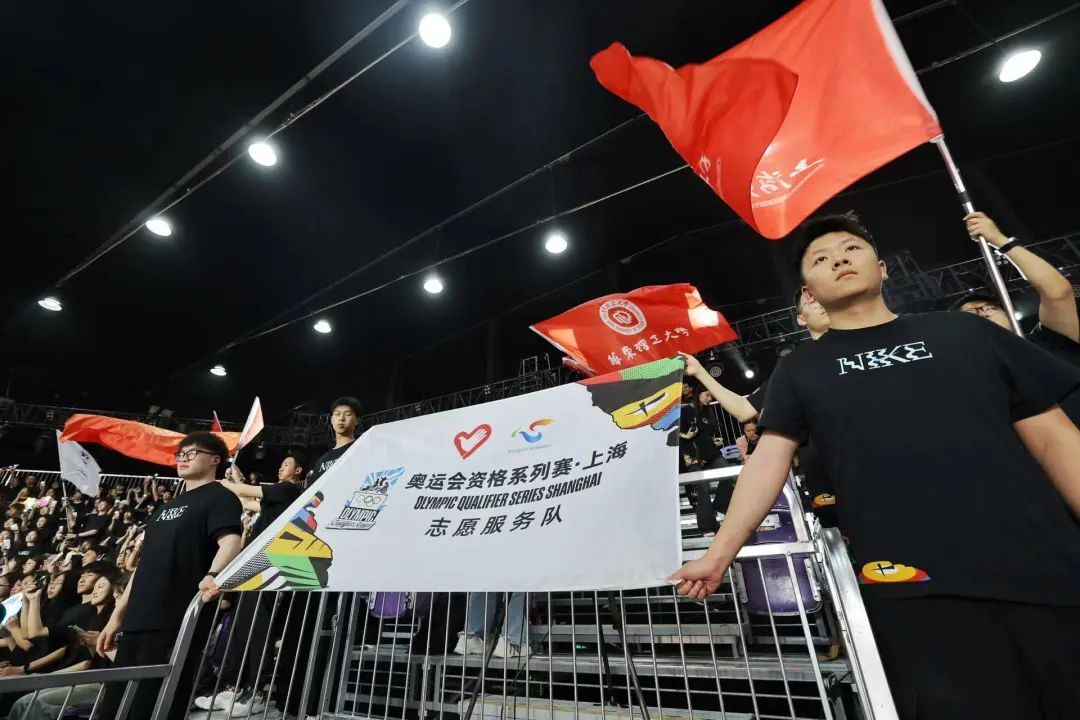1200名志愿者接旗就位奥运会资格系列赛·上海志愿者上岗仪式举行