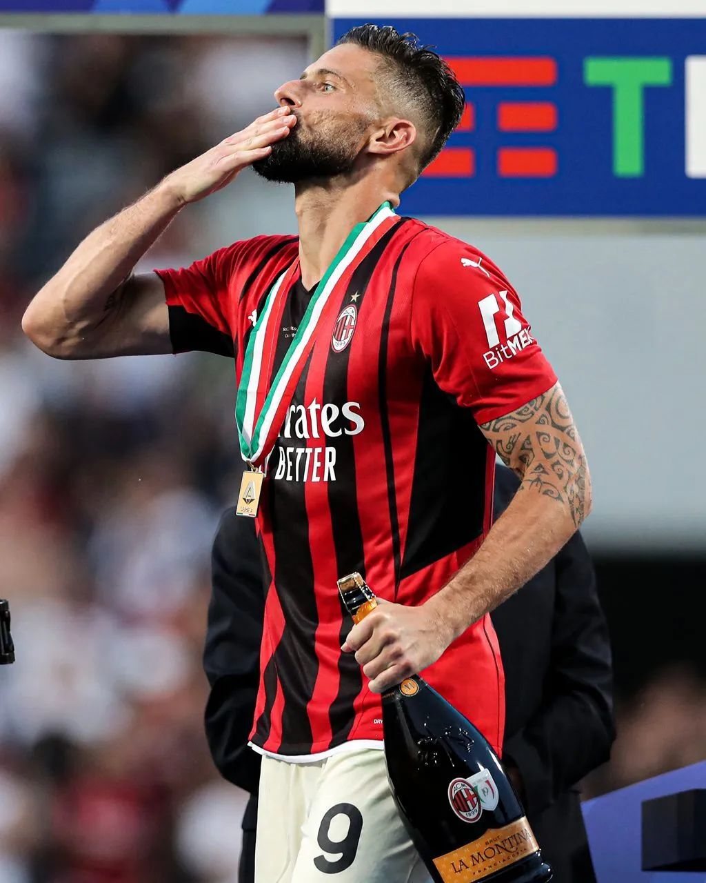 人物 | 吉鲁挥别米兰,留下一座奖杯和一段传奇