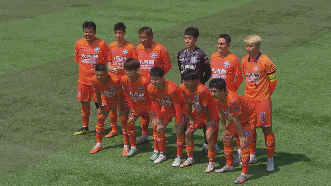 天津市逸腾海天足球队和天津市大吉利餐饮文体足球队的这场交锋