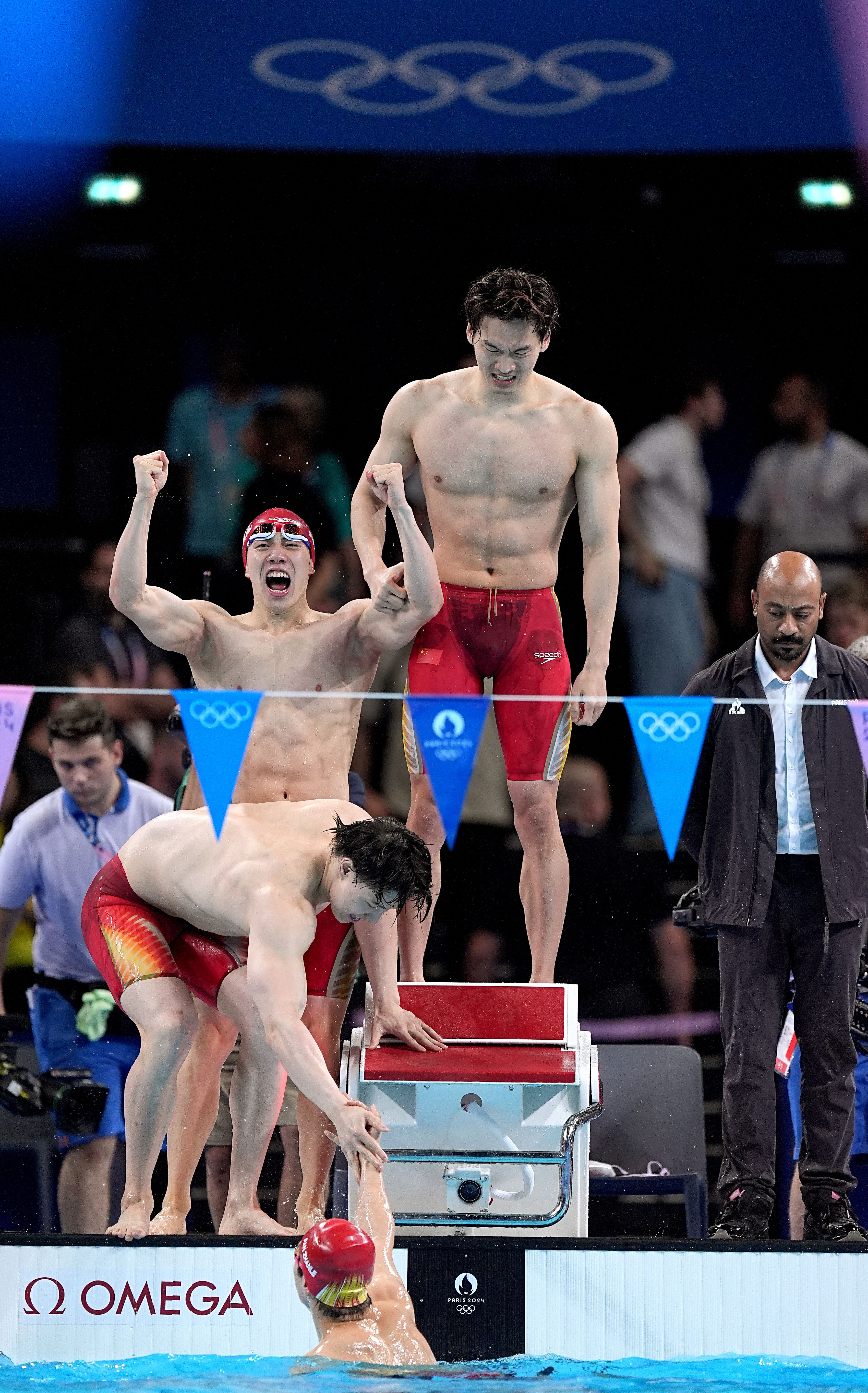 巴黎奥运会丨游泳——中国队获男子4x100米混合泳接力金牌(6)