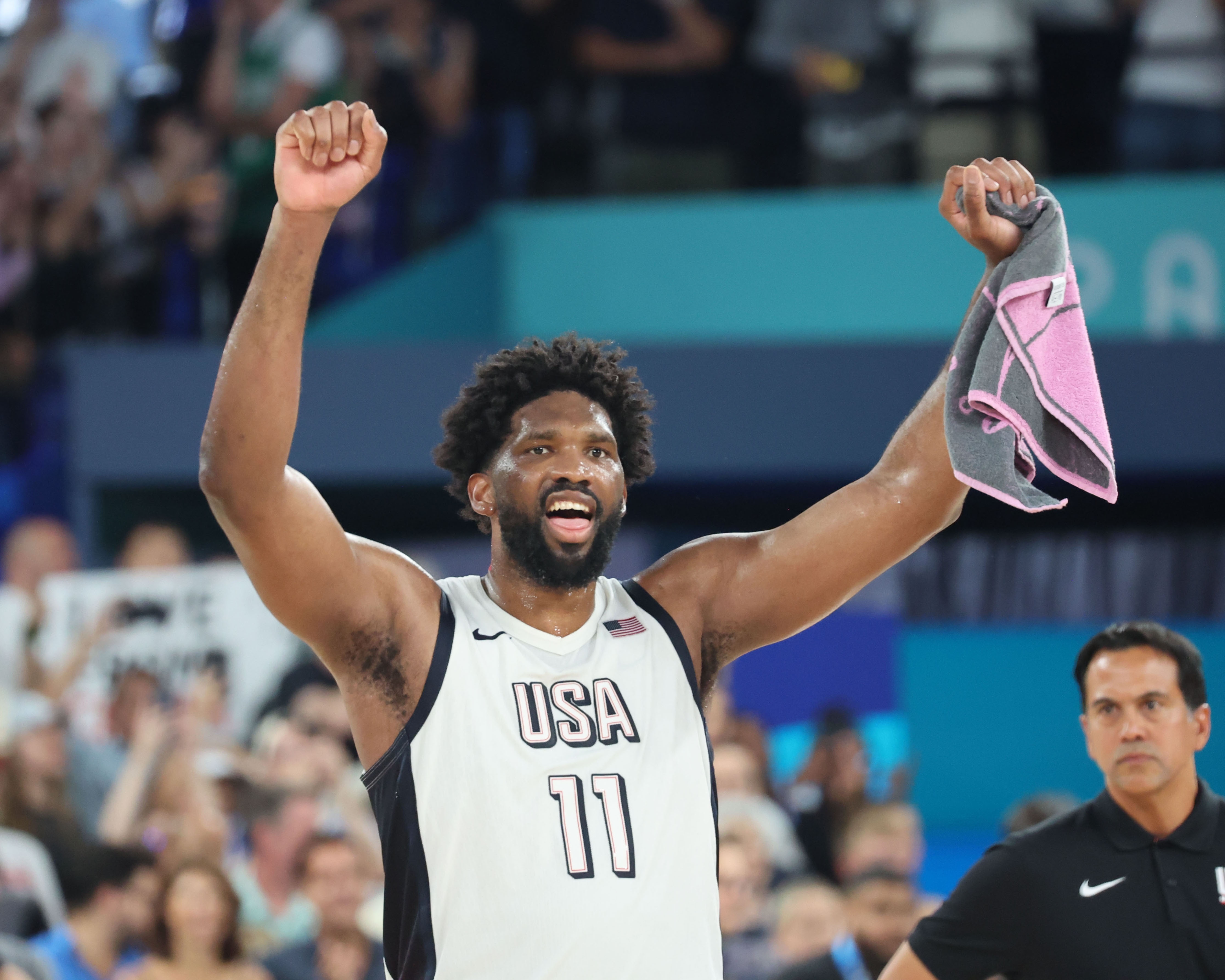 直播吧8月12日讯 近日,雄鹿主教练里弗斯参加了比尔-西蒙斯的播客