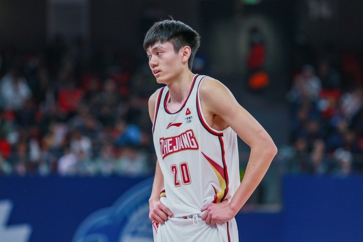 浙江男篮官方:周怡杉左膝外侧肌撕裂&张洪硕大腿左外侧肌肉拉伤