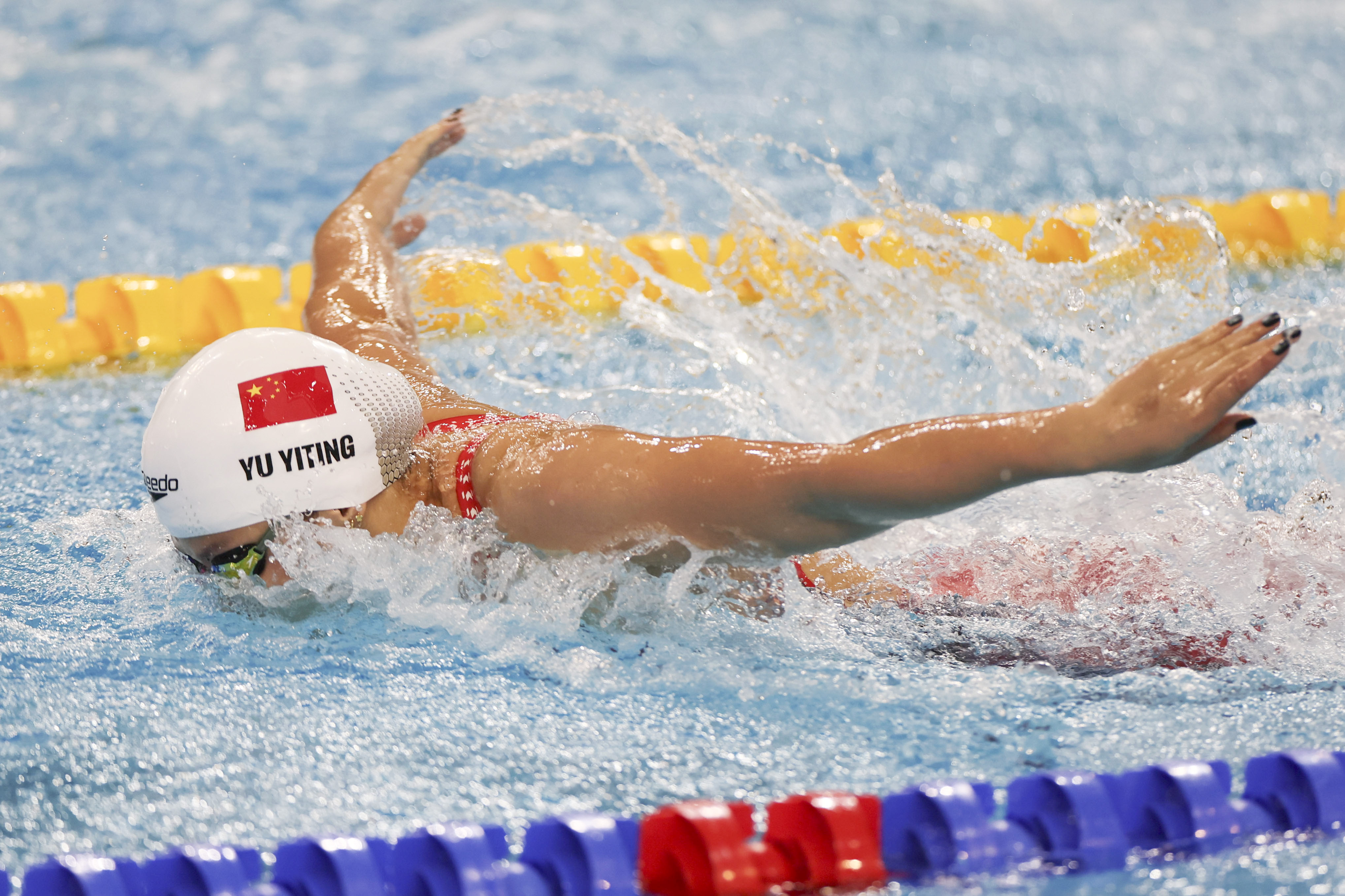 游泳世界杯:余依婷获得女子100米蝶泳亚军