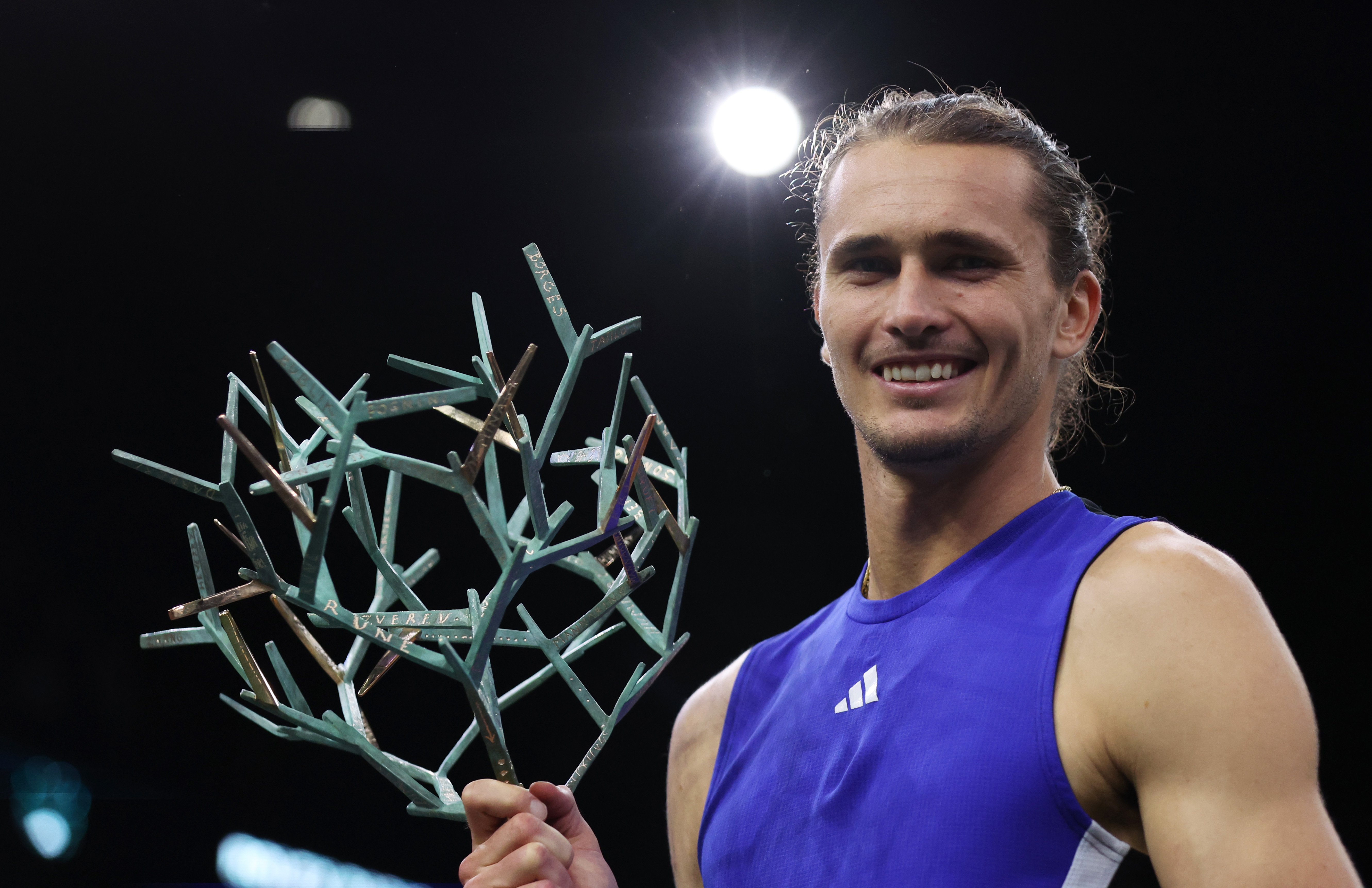 网球——巴黎大师赛:兹维列夫夺冠