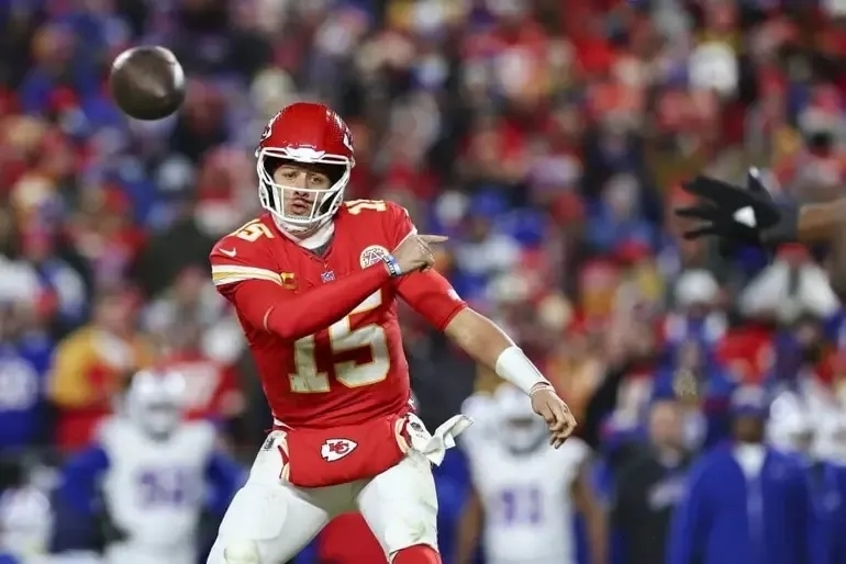 【NFL战术板】超级碗LIX关键对位：酋长进攻vs老鹰防守